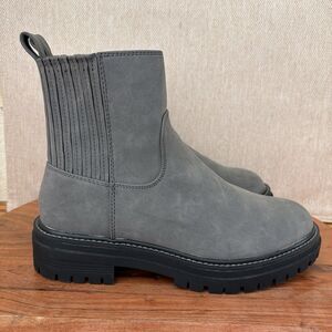 Time and Tru Size 9 Lug Chelsea Boots Zip Closure Chunky Memory Foam Comfort Y2K